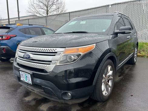 Used 2014 Ford Explorer XLT w/ Equipment Group 202A image 2