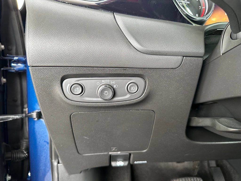 Used 2023 Buick Encore GX Select FWD image 18