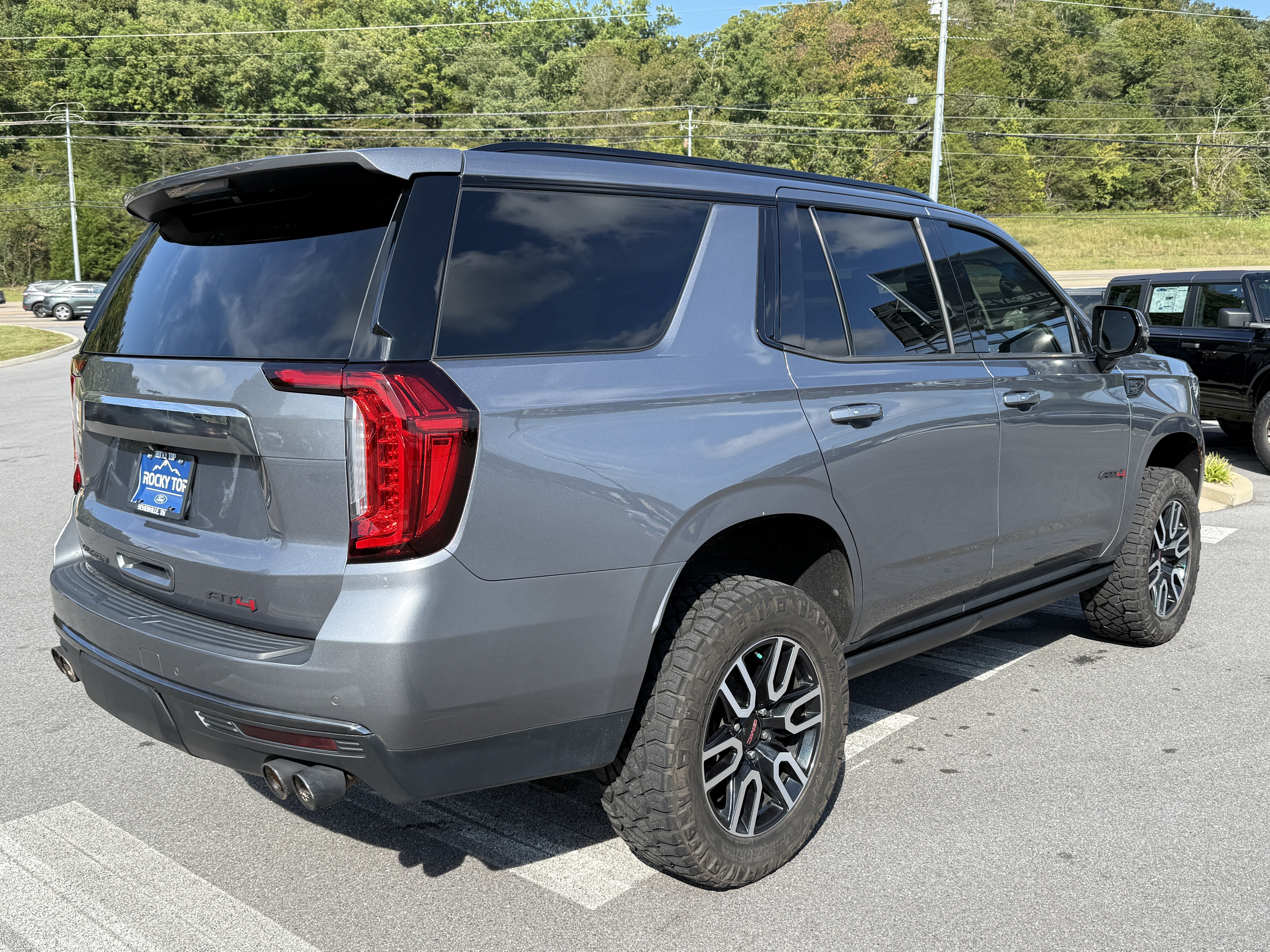 Used 2021 GMC Yukon AT4 w/ AT4 Premium Package AWD/4WD image 5