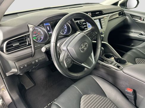Used 2020 Toyota Camry SE image 10