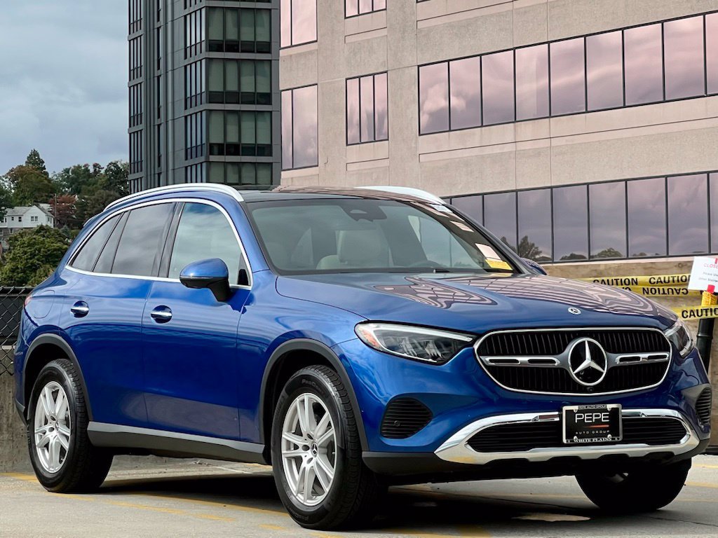 Used 2026 Mercedes-Benz GLC 300 4MATIC image 1