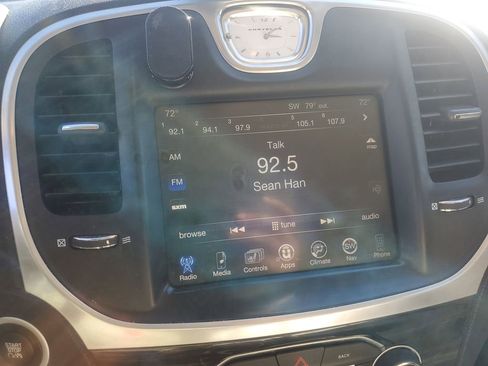 Used 2016 Chrysler 300 Limited w/ Driver Convenience Group image 27