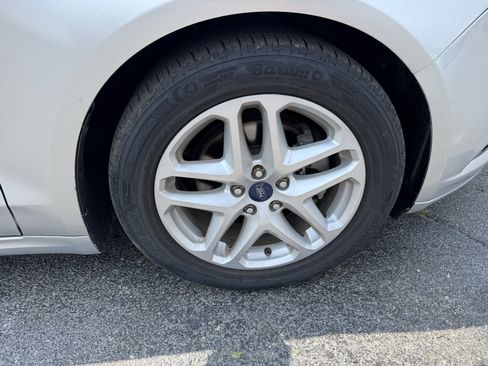 Used 2015 Ford Fusion SE FWD image 35