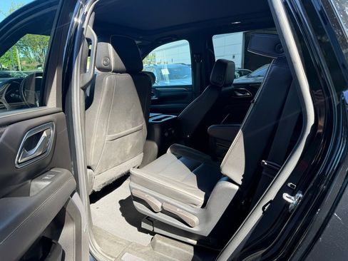 Used 2023 GMC Yukon SLT w/ SLT Premium Package AWD/4WD image 11