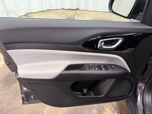 Used 2024 Jeep Compass Limited image 15