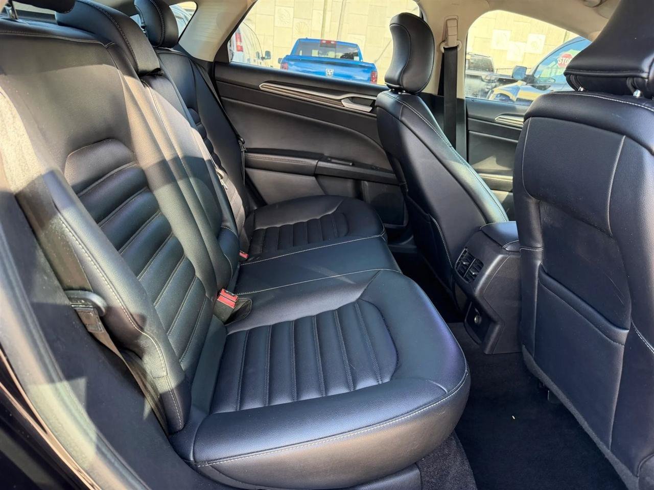 Used 2019 Ford Fusion SEL FWD image 29