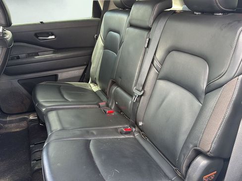 Used 2024 Nissan Pathfinder SL FWD image 21