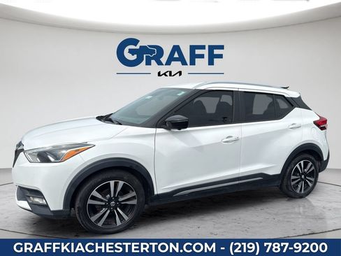 Used 2018 Nissan Kicks SR FWD image 2