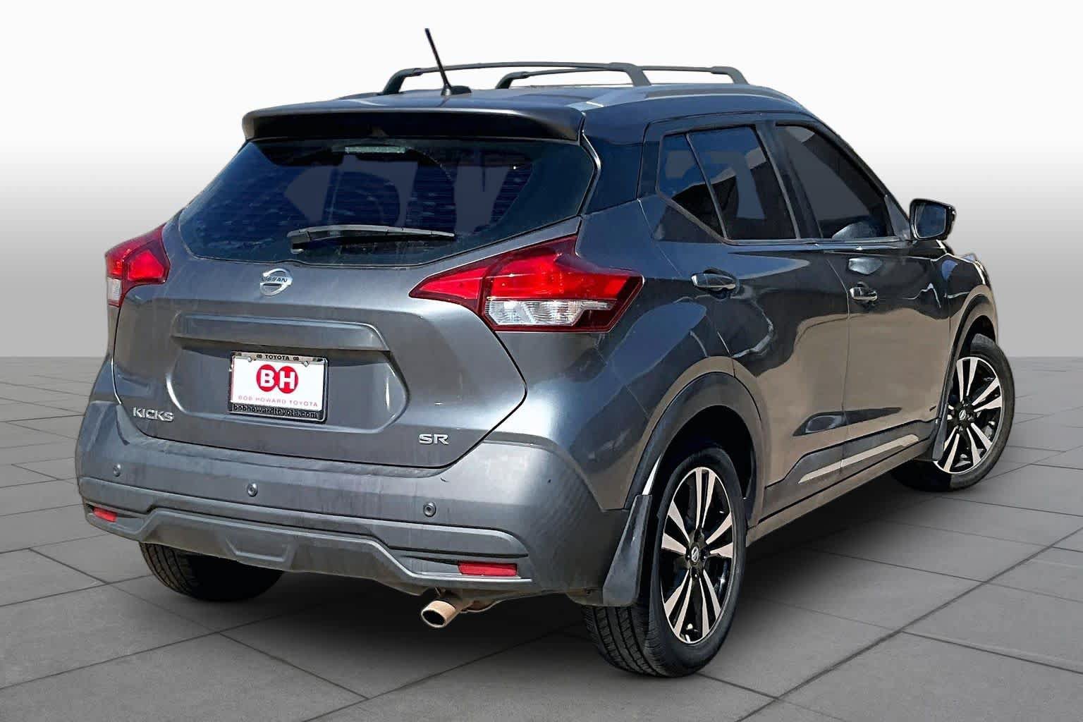 Used 2018 Nissan Kicks SR w/ Exterior Package FWD image 11