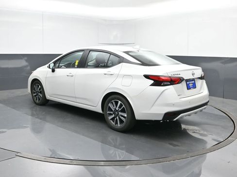 Used 2025 Nissan Versa SV image 4