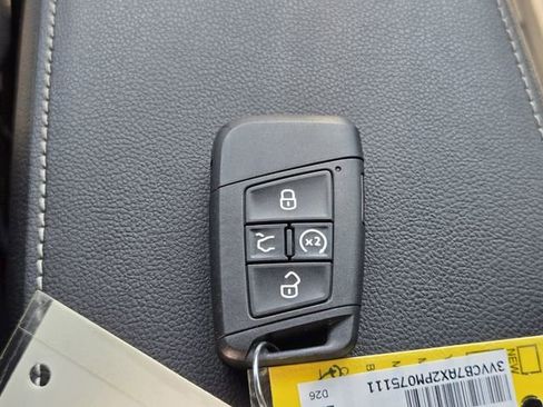 Certified 2023 Volkswagen Tiguan SE R-Line FWD image 20