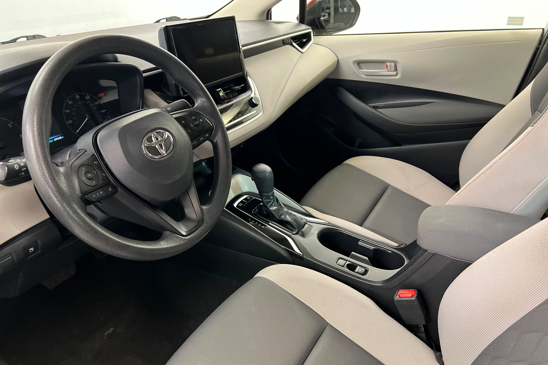 Used 2023 Toyota Corolla LE FWD image 16