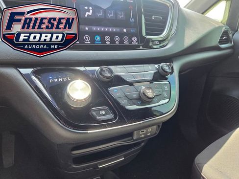 Used 2018 Chrysler Pacifica Touring Plus w/ S Appearance Package FWD image 23