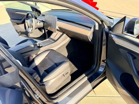 Used 2022 Tesla Model Y Long Range AWD/4WD image 17