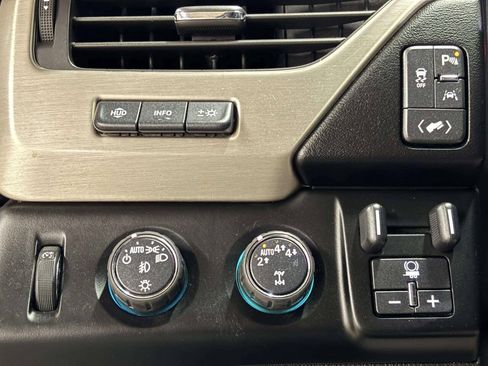 Used 2019 GMC Yukon XL Denali w/ Open Road Package AWD/4WD image 34