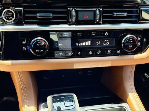 Used 2024 Nissan Pathfinder Platinum FWD image 36