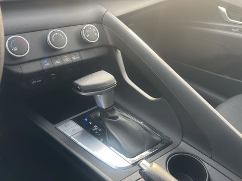 New 2026 Hyundai Elantra SE image 18