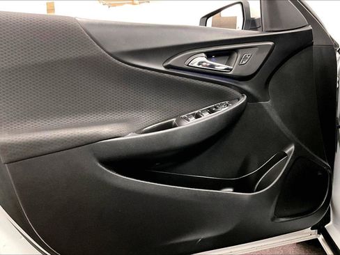 Used 2017 Chevrolet Malibu LT image 22