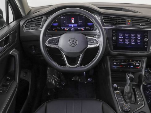 Certified 2024 Volkswagen Tiguan SE AWD/4WD image 37