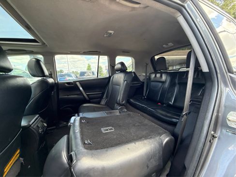 Used 2010 Toyota Highlander SE FWD image 10