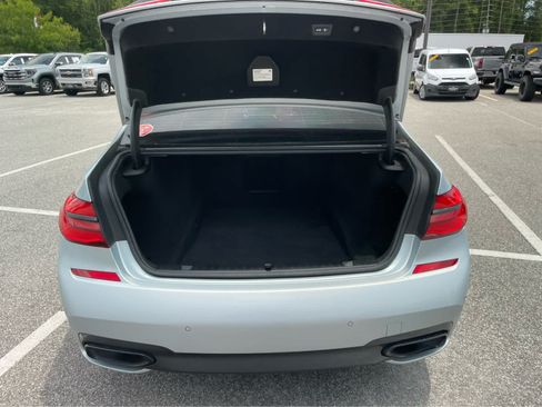 Used 2018 BMW 740i w/ M Sport Package RWD image 22