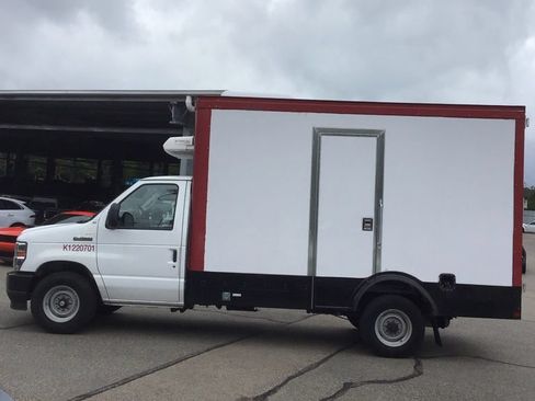 Used 2024 Ford E-350 and Econoline 350 Super Duty w/ Power Windows & Locks Group RWD image 4