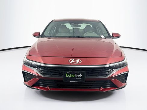 Used 2024 Hyundai Elantra SEL FWD image 2