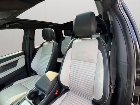 Used 2022 Land Rover Discovery Sport SE R-Dynamic image 18