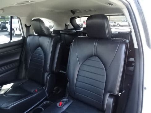 Used 2022 Toyota Highlander XLE FWD image 20