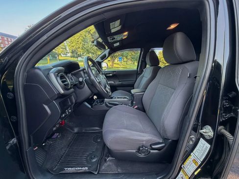 Used 2017 Toyota Tacoma TRD Off-Road w/ Tow Package (A/T) AWD/4WD image 18