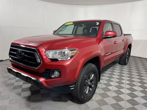 Certified 2021 Toyota Tacoma SR5 AWD/4WD image 3