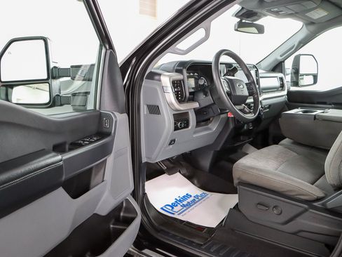 Used 2023 Ford F350 XLT AWD/4WD image 3