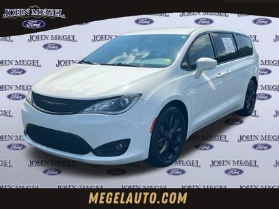 Used 2020 Chrysler Pacifica Touring w/ S Appearance Package