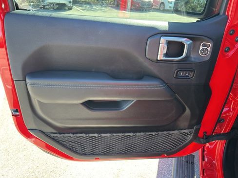 Used 2024 Jeep Wrangler Unlimited Rubicon 4xe image 28