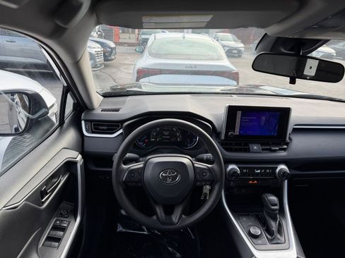 Used 2025 Toyota RAV4 LE image 33