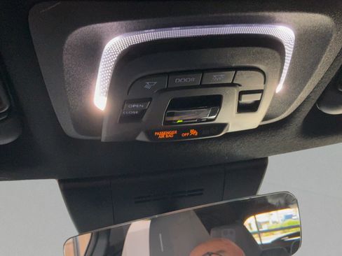 Used 2024 Toyota Corolla Cross AWD Hybrid w/ Moonroof Package image 16