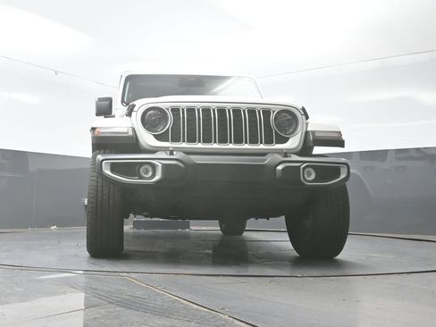 Used 2025 Jeep Wrangler Unlimited Sahara AWD/4WD image 26