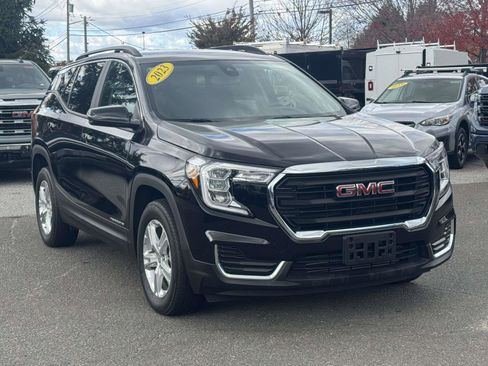Used 2023 GMC Terrain SLE w/ Driver Convenience Package image 2