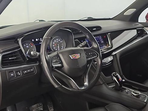 Used 2020 Cadillac XT6 Premium Luxury AWD/4WD image 16