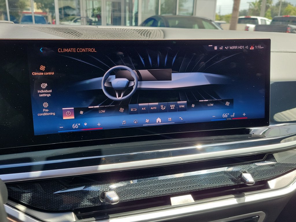 Used 2024 BMW X7 xDrive40i w/ Executive Package AWD/4WD image 27