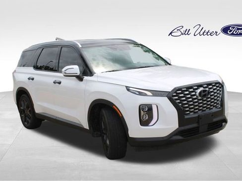 Used 2022 Hyundai Palisade SEL w/ Premium Package FWD image 3