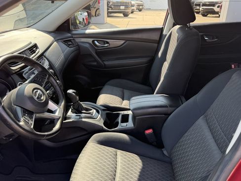 Used 2017 Nissan Rogue SV AWD/4WD image 5