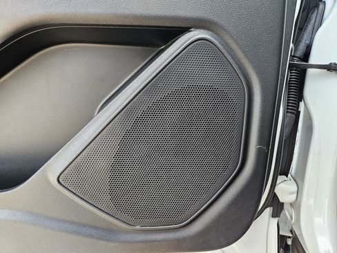 Used 2020 Ford Explorer XLT w/ Equipment Group 202A image 13