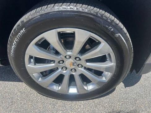 Used 2025 Chevrolet Tahoe Premier RWD image 3
