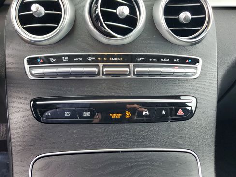 Used 2022 Mercedes-Benz GLC 300 image 25