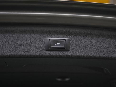 Used 2025 Audi Q3 2.0T Premium image 19