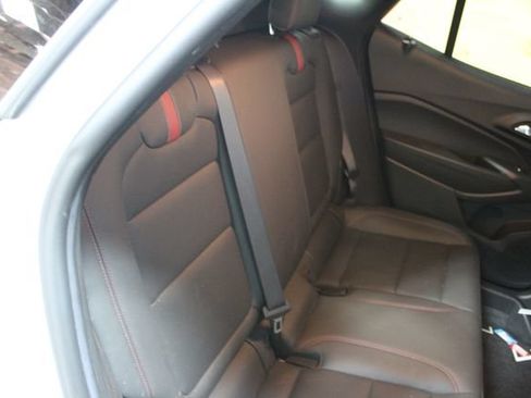 Used 2024 Chevrolet Trax RS w/ Sunroof Package FWD image 9