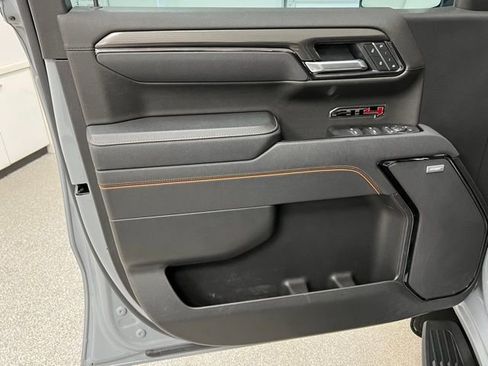 Used 2025 GMC Sierra 1500 AT4 w/ Technology Package AWD/4WD image 23