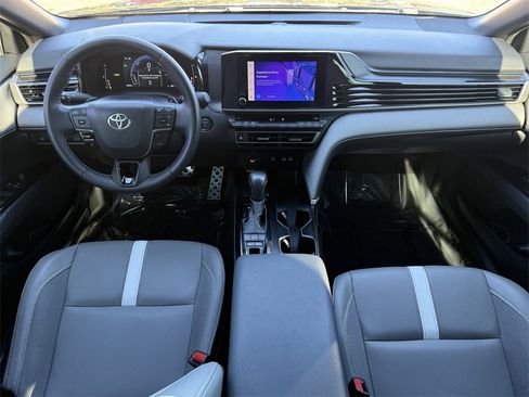 Used 2025 Toyota Camry SE image 14