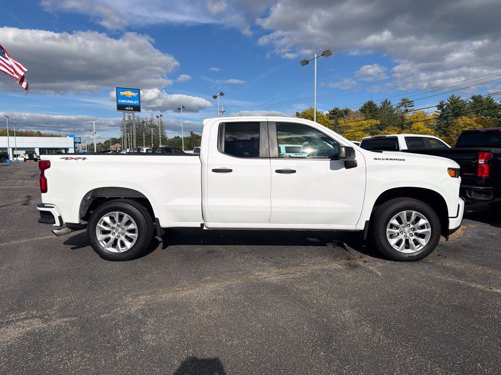 Used 2021 Chevrolet Silverado 1500 Custom w/ LPO, Dark Essentials Package AWD/4WD image 9
